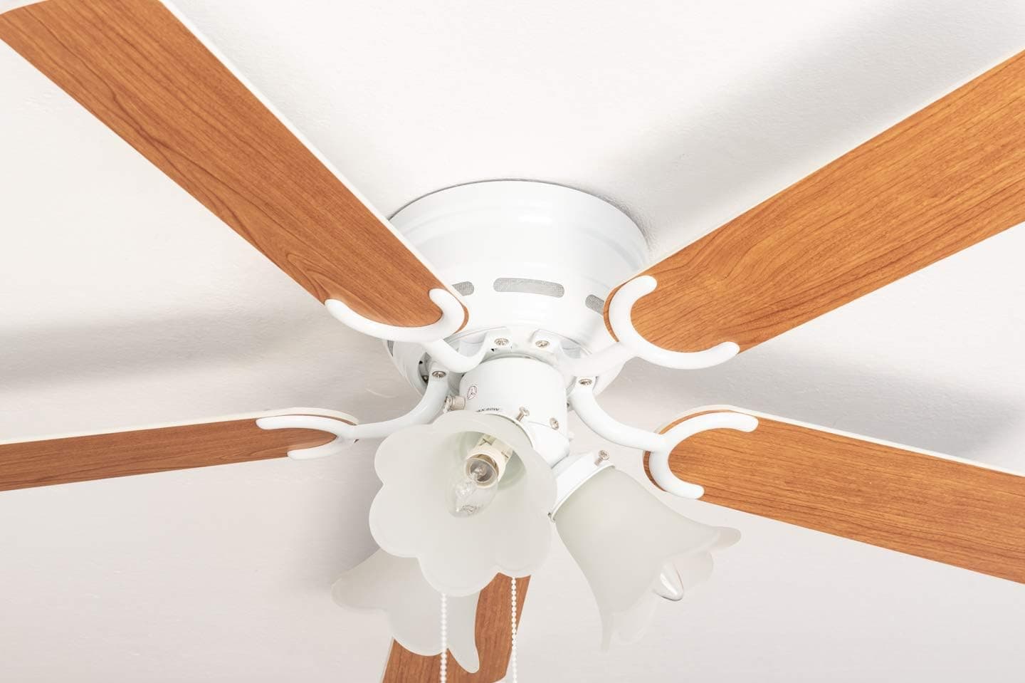 Ventilador de techo Pepeo Pepeo GmbH Ventilador de techo Kisa Deluxe 105 cm blanco Ala blanca/arce, incluyendo iluminación e interruptor de arranque
